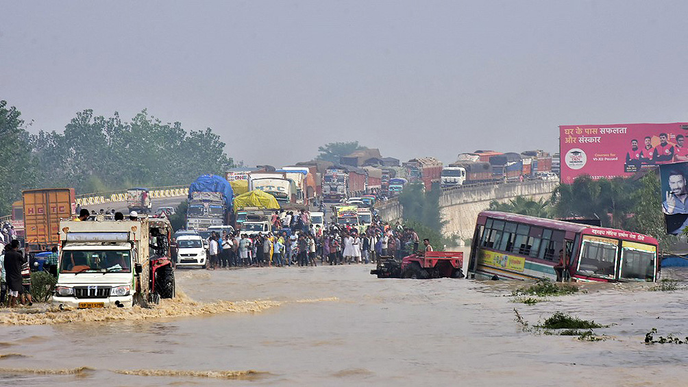 ya-son-casi-200-los-muertos-en-india-y-nepal-por-las-fuertes-lluvias